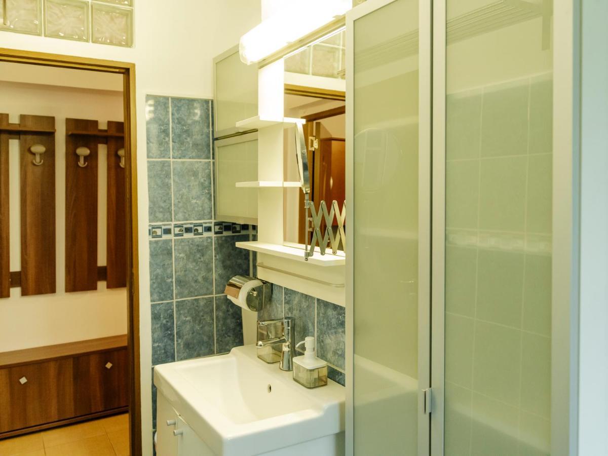 Old Town Historic Apartment With Backyard Mini Park Βουκουρέστι Εξωτερικό φωτογραφία