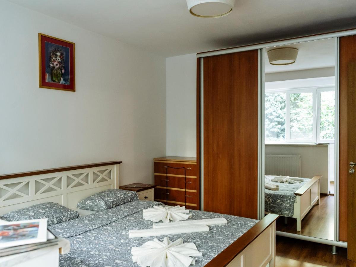 Old Town Historic Apartment With Backyard Mini Park Βουκουρέστι Εξωτερικό φωτογραφία