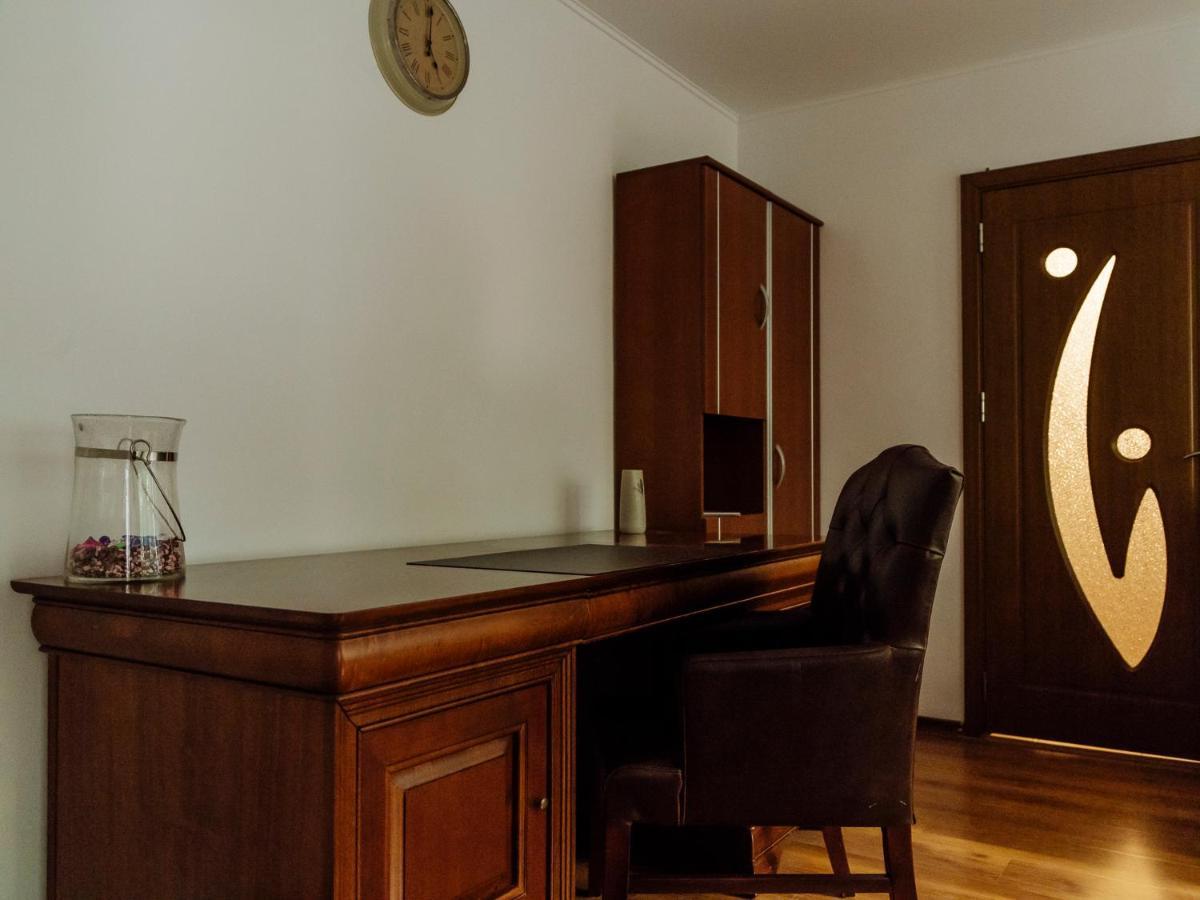 Old Town Historic Apartment With Backyard Mini Park Βουκουρέστι Εξωτερικό φωτογραφία
