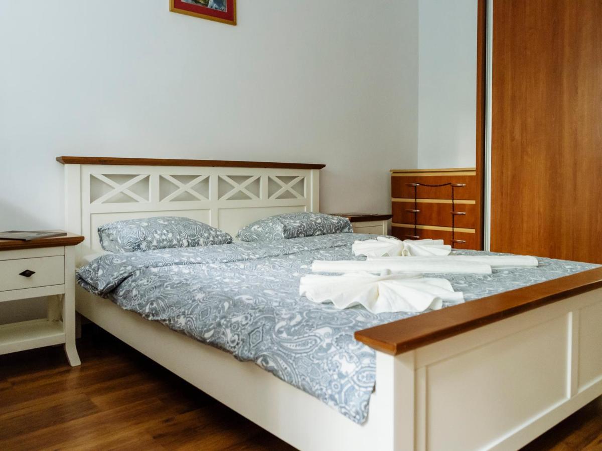 Old Town Historic Apartment With Backyard Mini Park Βουκουρέστι Εξωτερικό φωτογραφία