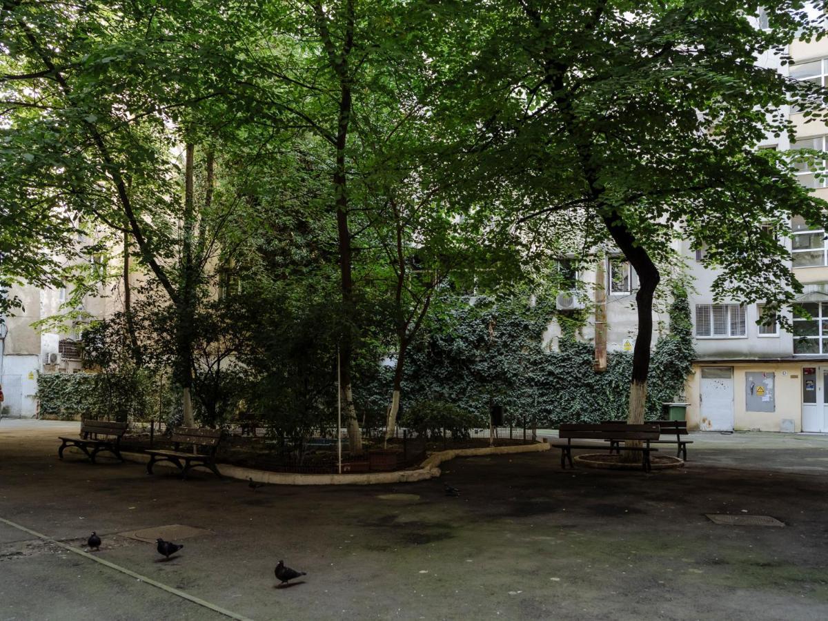 Old Town Historic Apartment With Backyard Mini Park Βουκουρέστι Εξωτερικό φωτογραφία