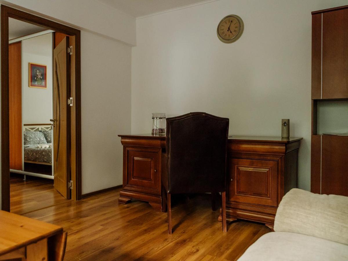 Old Town Historic Apartment With Backyard Mini Park Βουκουρέστι Εξωτερικό φωτογραφία