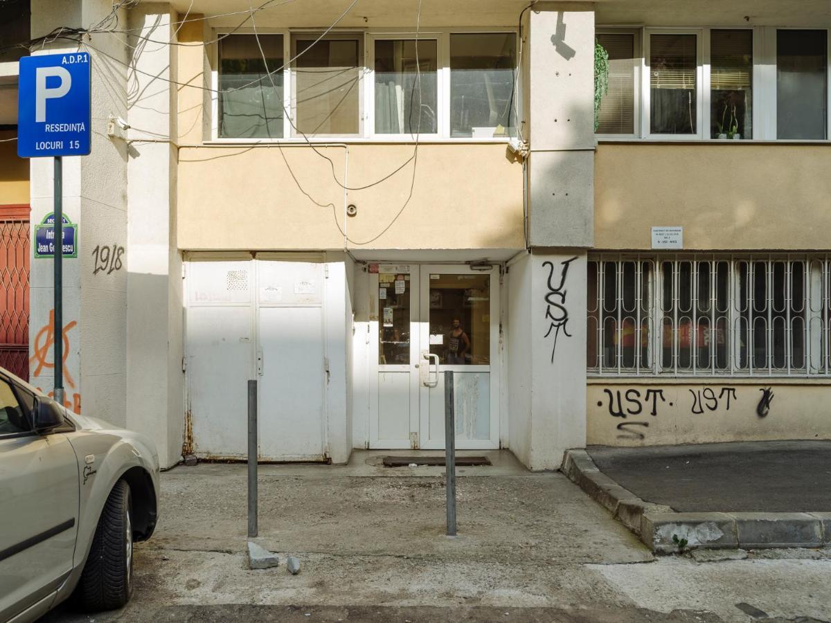 Old Town Historic Apartment With Backyard Mini Park Βουκουρέστι Εξωτερικό φωτογραφία
