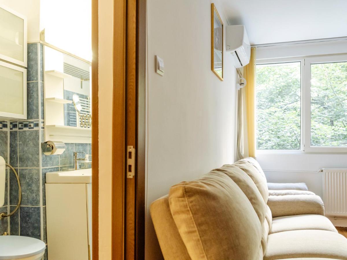 Old Town Historic Apartment With Backyard Mini Park Βουκουρέστι Εξωτερικό φωτογραφία