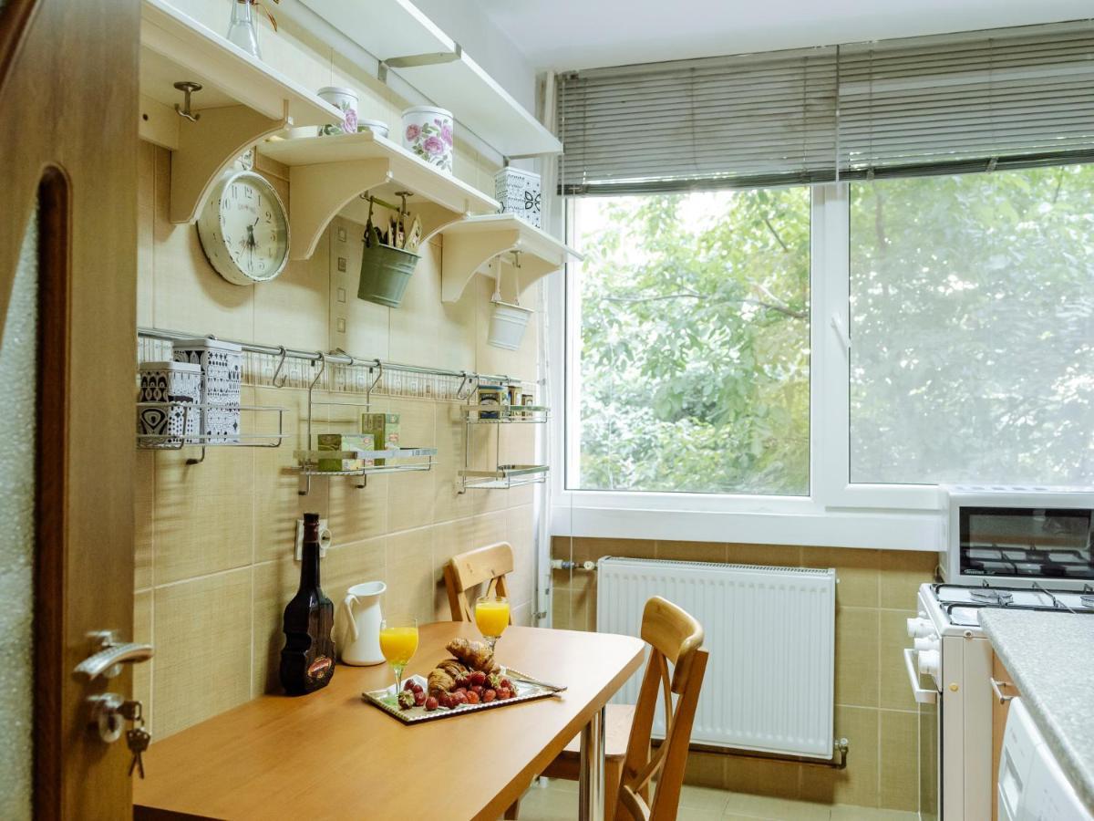 Old Town Historic Apartment With Backyard Mini Park Βουκουρέστι Εξωτερικό φωτογραφία