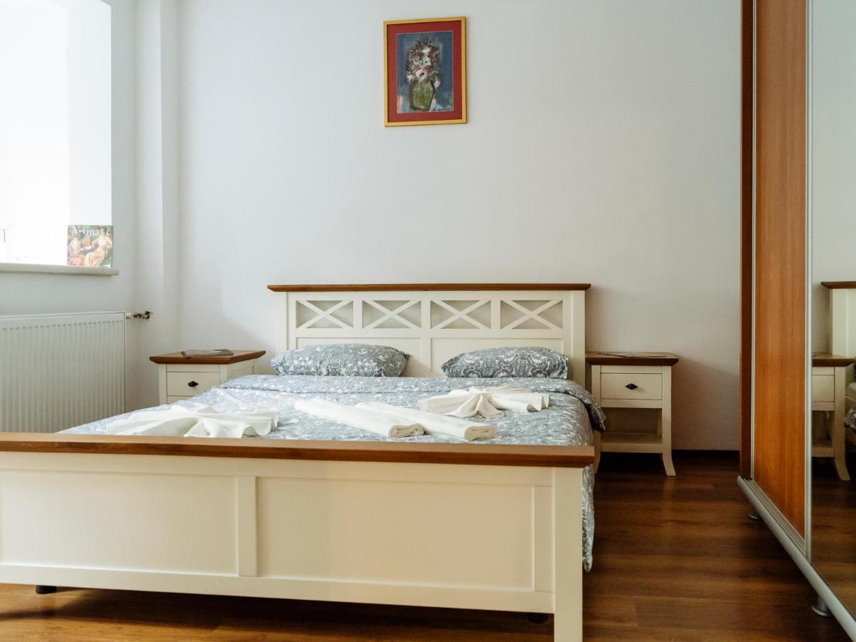 Old Town Historic Apartment With Backyard Mini Park Βουκουρέστι Εξωτερικό φωτογραφία