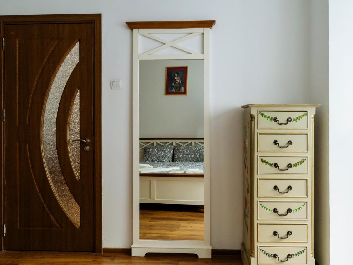 Old Town Historic Apartment With Backyard Mini Park Βουκουρέστι Εξωτερικό φωτογραφία