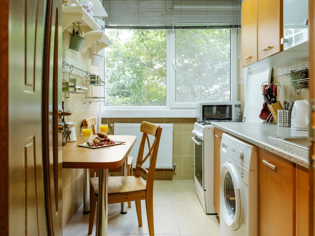 Old Town Historic Apartment With Backyard Mini Park Βουκουρέστι Εξωτερικό φωτογραφία